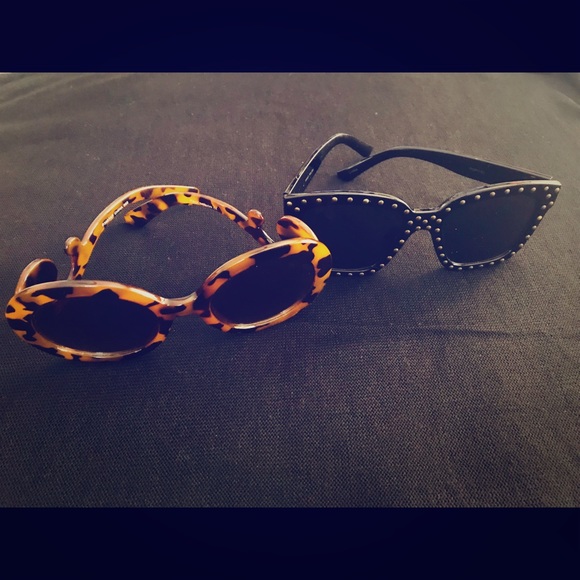 Accessories - ♣️ PAIR OF FASHION SUNNIES ♠️